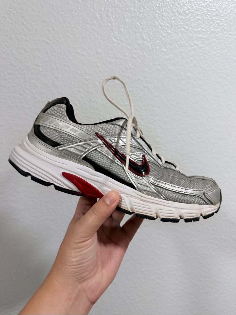 Nike Silver Running Sneakers with Red Accents initiator